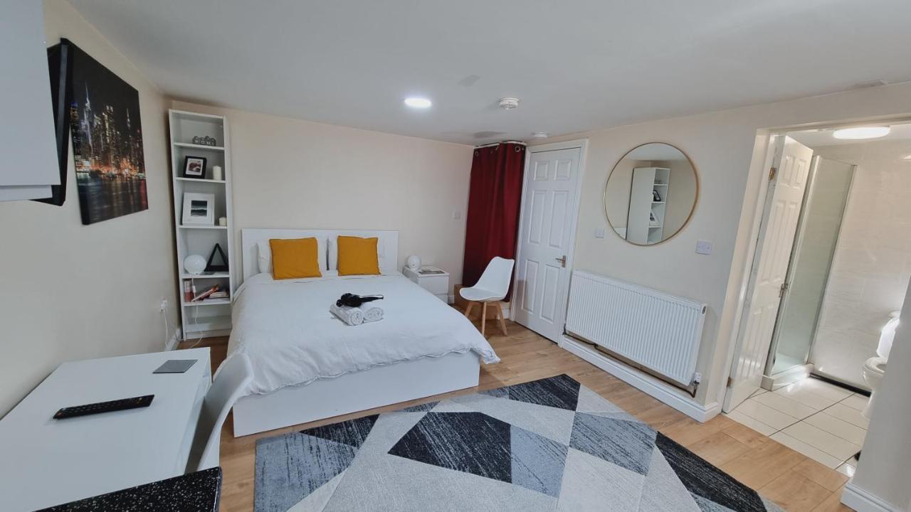Lovely Studio-Flat With Free Parking, Free Wifi. Лідс Екстер'єр фото