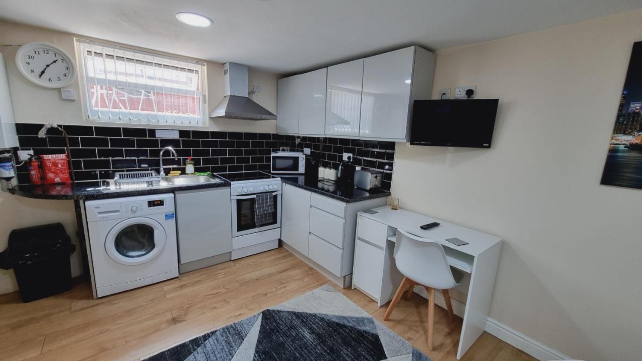 Lovely Studio-Flat With Free Parking, Free Wifi. Лідс Екстер'єр фото