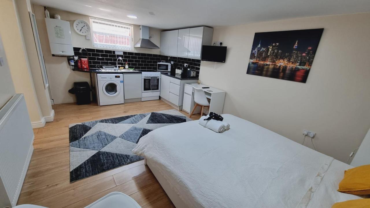 Lovely Studio-Flat With Free Parking, Free Wifi. Лідс Екстер'єр фото