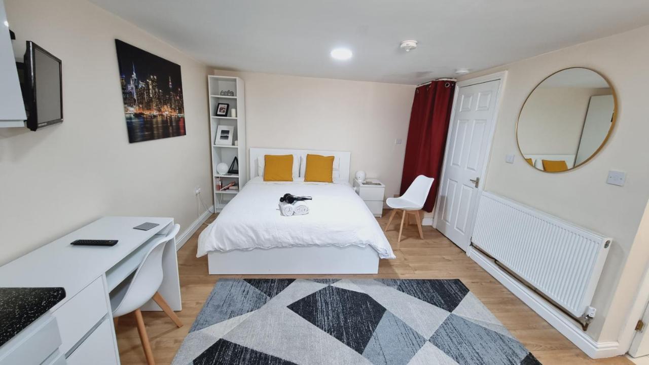 Lovely Studio-Flat With Free Parking, Free Wifi. Лідс Екстер'єр фото